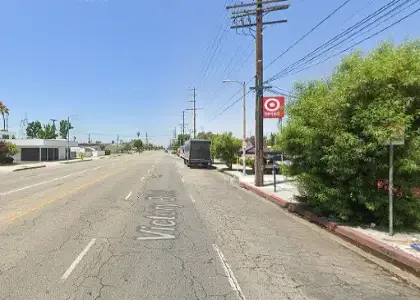 [08-19-2024] Three Injured After Vehicle Crashes Into Pole in North Hollywood