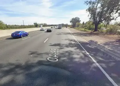 [09-25-2024] San Joaquin County, CA – Ambulance Dispatched After Three-Vehicle Crash on Highway 99 Near Lodi