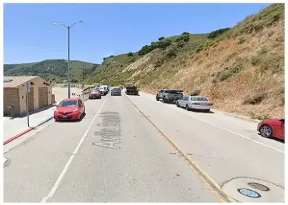 [01-01-2025] Two Injured After Vehicle Goes Off Avila Beach Drive Onto Rocks Near Olde Port Beach